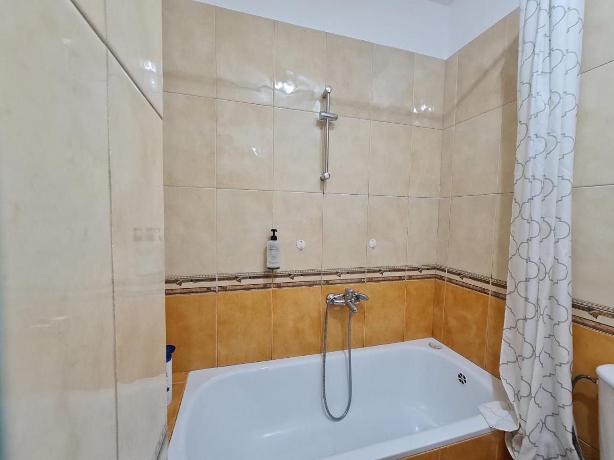 Apartamento Quiet & Spacious Center - 4 Min Walk
