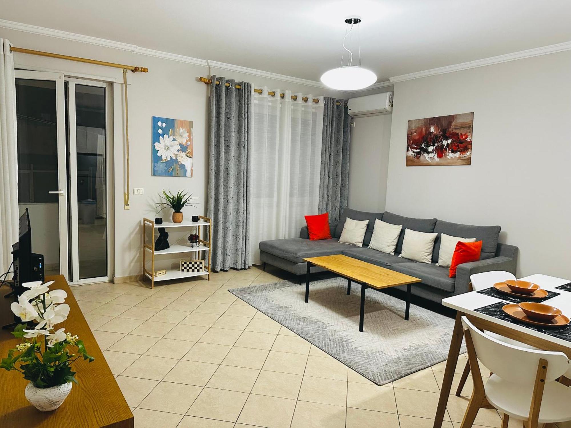 Quiet & Spacious Center - 4 Min Walk * Tirana